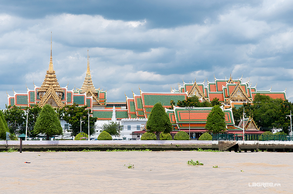 Vue du Palais royal depuis le fleuve Chao Phraya