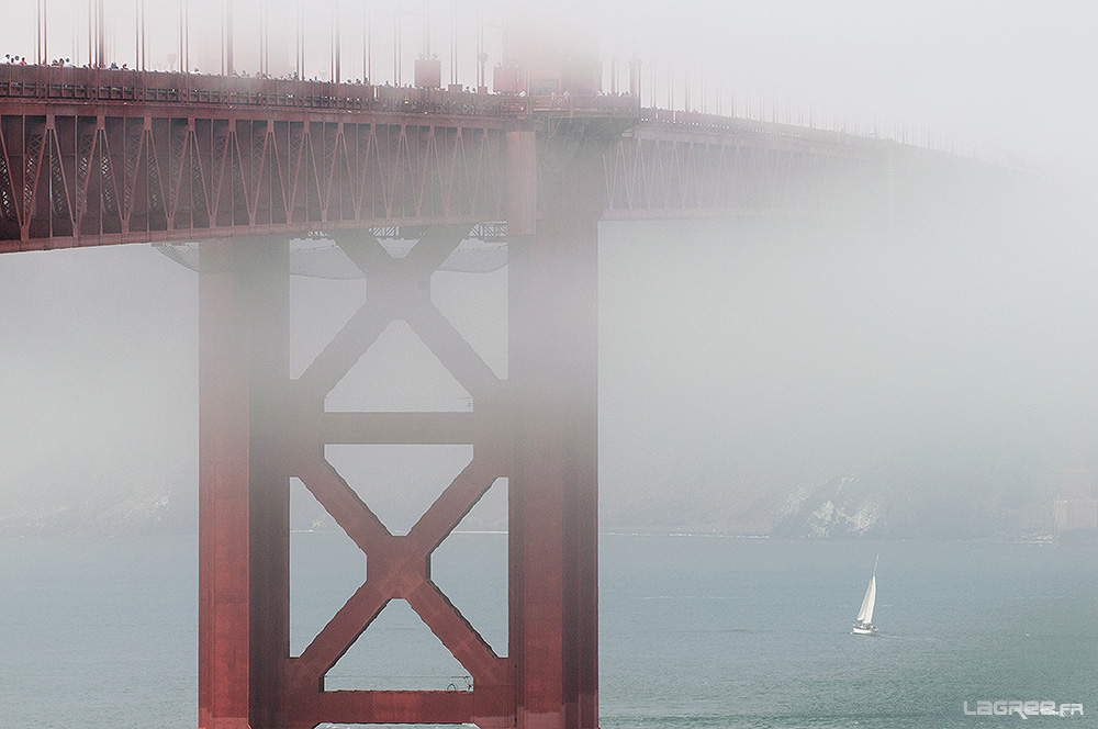 Le golden Gate Bridge, comme souvent sous la brûme 