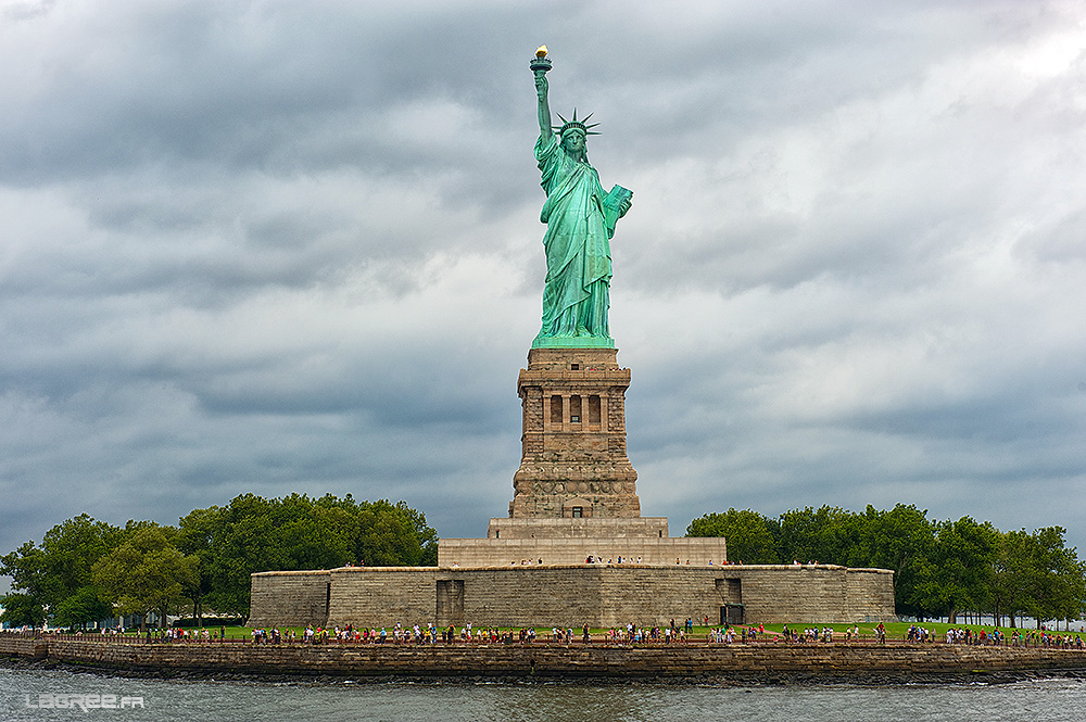 Liberty Enlightening The World)