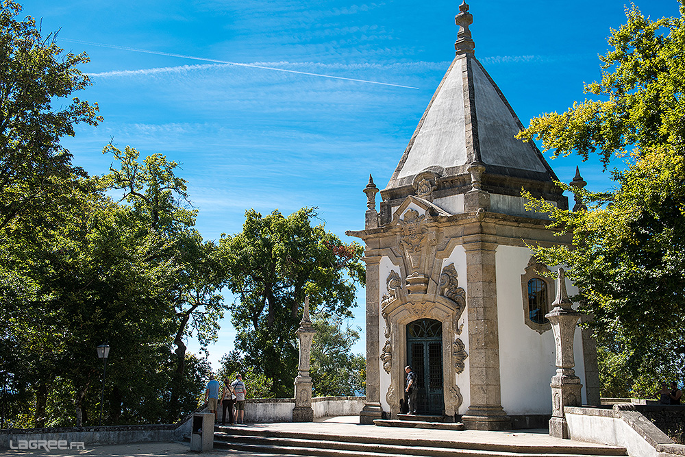 Une chapelle dans les hauteurs de Bom Jesus Do Monte